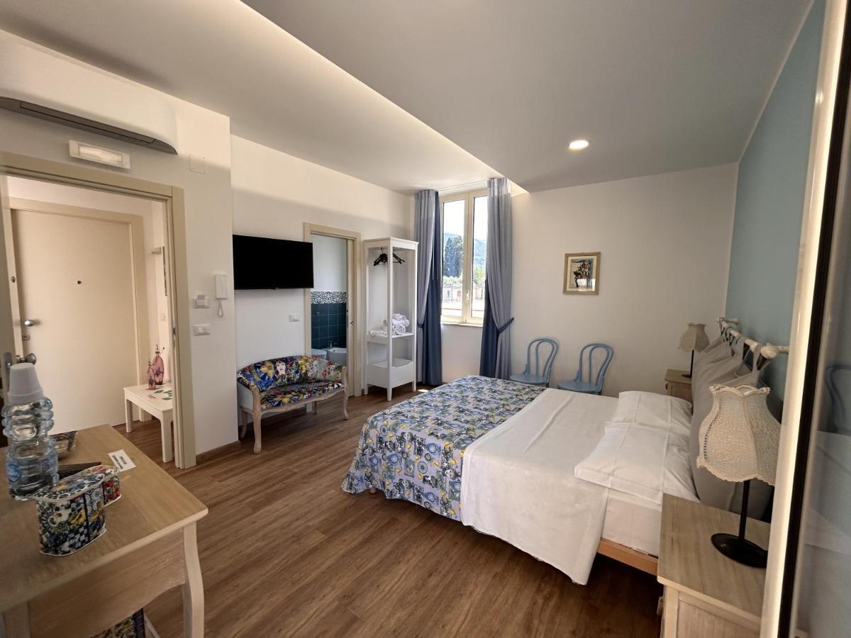 La Casa Di Matilde Hotel Barcellona-Pozzo di Gotto Ngoại thất bức ảnh