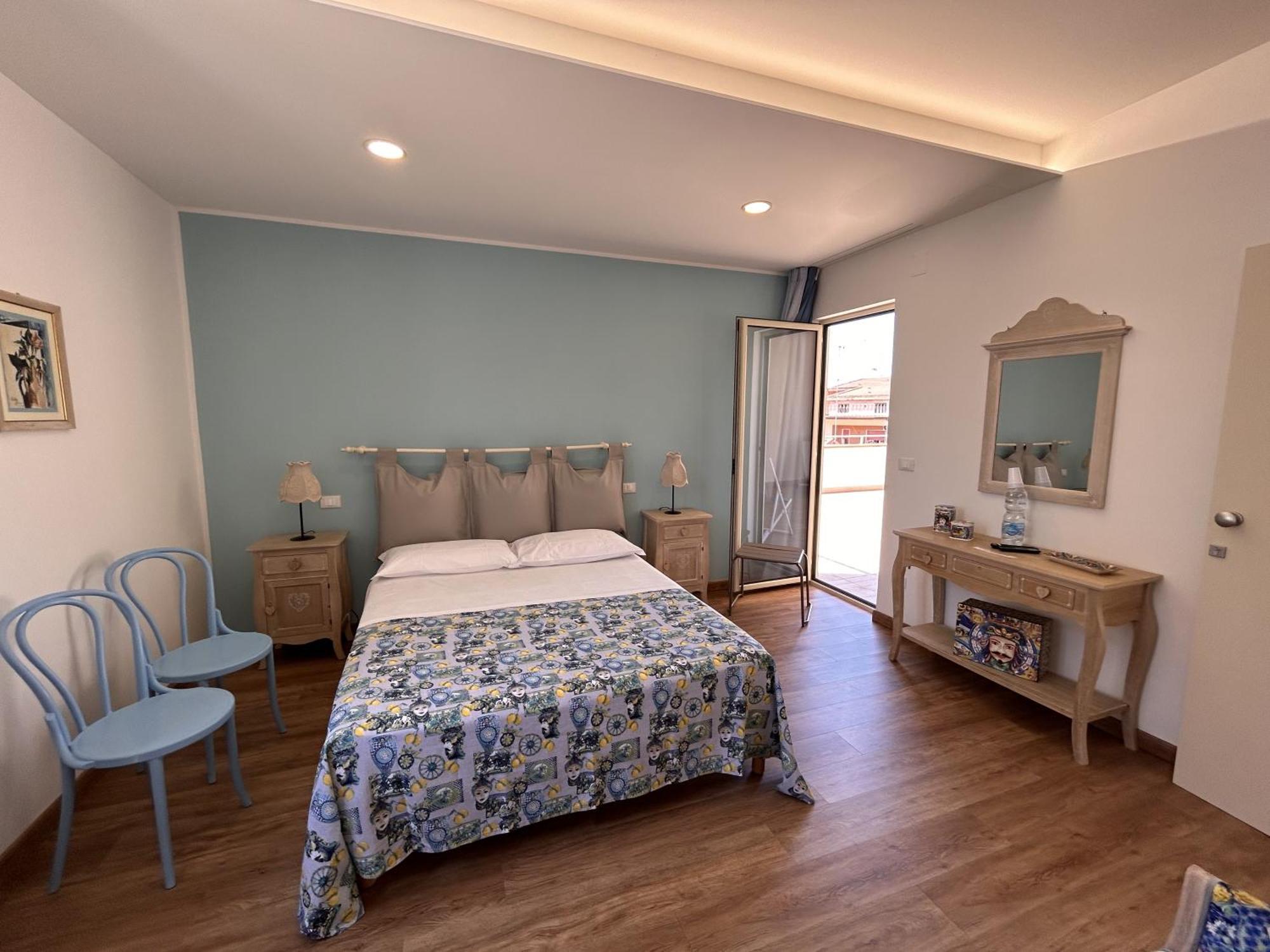 La Casa Di Matilde Hotel Barcellona-Pozzo di Gotto Ngoại thất bức ảnh